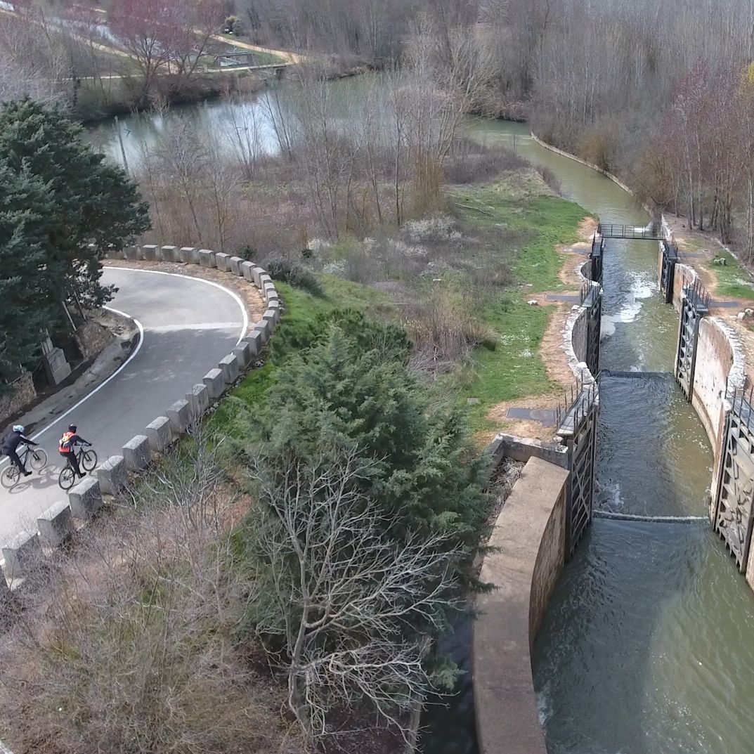 Canal de Castilla a su paso por Calahorra de Ribas