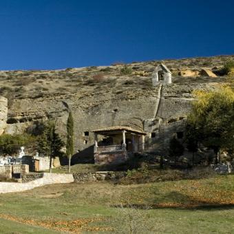 Panorámica de la Iglesia de los Santos Justo y Pastor, Olleros de Pisuerga Exterior Iglesia de lo Santos Justo y Pastor
