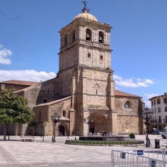 Colegiata de San Miguel, Aguilar de Campoo Fachada exterior de la colegiata de San Miguel