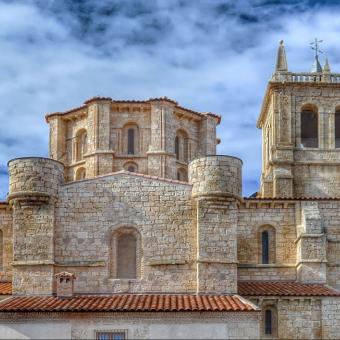 Exterior de la Iglesia de Santa María la Mayor, Villamuriel de Cerrato Exterior de la Iglesia de Santa María la Mayor
