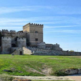 Castillo de Ampudia y la ermita Castillo de Ampudia y la ermita