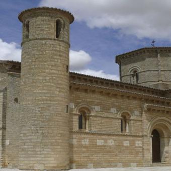 Vista exterior de la iglesia de San Martín de Tours