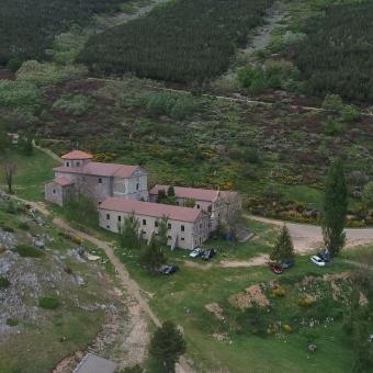 Panorámica del Santuario de la Virgen del Brezo, Villafría de la Peña Panorámica del Santuario de la Virgen del Brezo, Villafría de la Peña