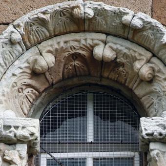 Ventana románica de la Iglesia de Santa Eulalia, Brañosera Ventana románica de la Iglesia de Santa Eulalia