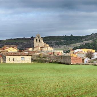 Panorámica de la iglesia de San Juan Bautista, Valdeolmillos Panorámica de la iglesia de San Juan Bautista