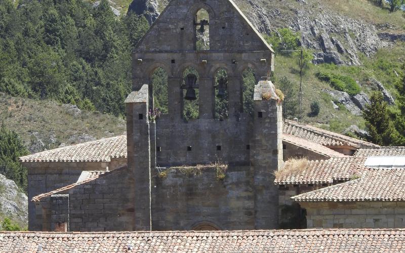 Panorámica Espadaña Santa María la Real y Castillo de Aguilar de Campoo