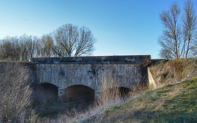 Puente sobre el Canal de Castilla