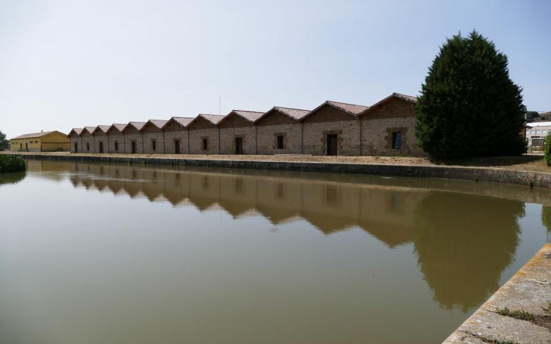 Dársena del Canal de Castilla en Alar del Rey