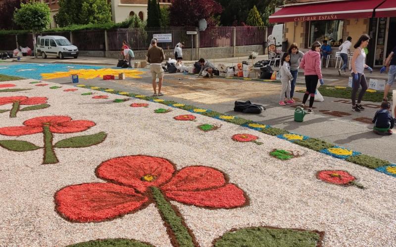 Elaboración alfombras Día del Corpus