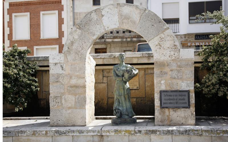 Monumento a las mujeres de Baltanás