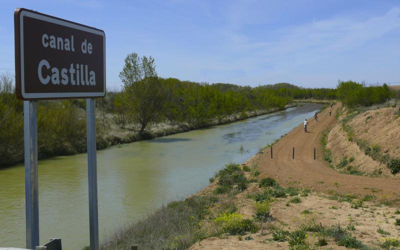 Canal de Castilla a su paso por Belmonte de Campos