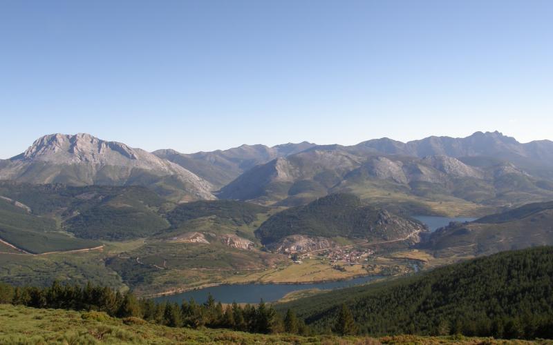 Panorámica Camporredondo de Alba y embalse