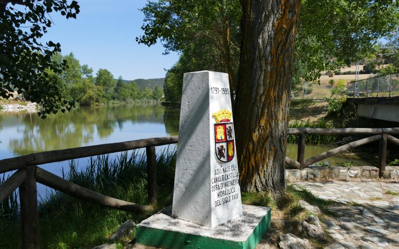 Hito del Nacimiento del Canal de Castilla, Alar del Rey