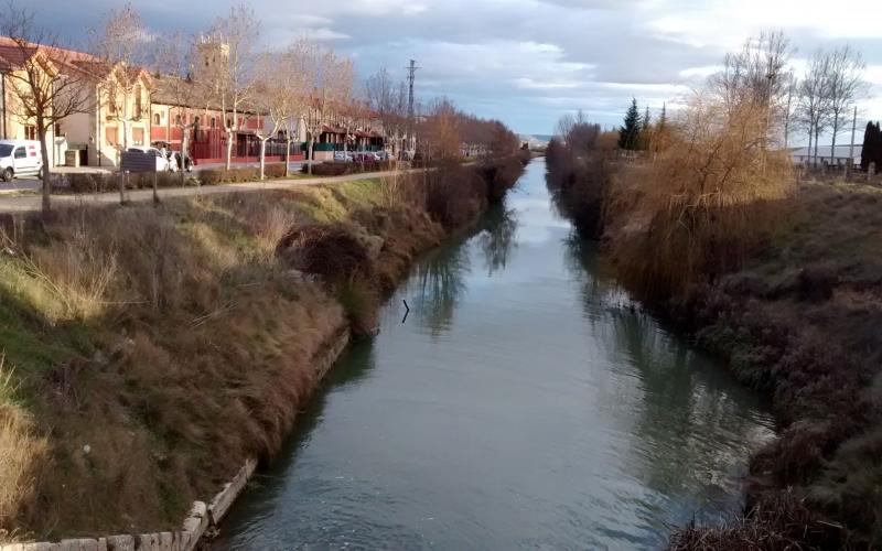 Canal de Castilla atravesando Villmuriel de Cerrato