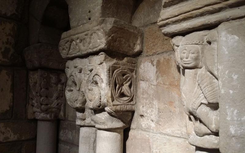Capiteles del ábside de la Iglesia de San Juan Bautista-Punto de Información del Románico