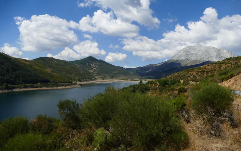 Panorámica del Embalse de Camporredondo y Espigüete