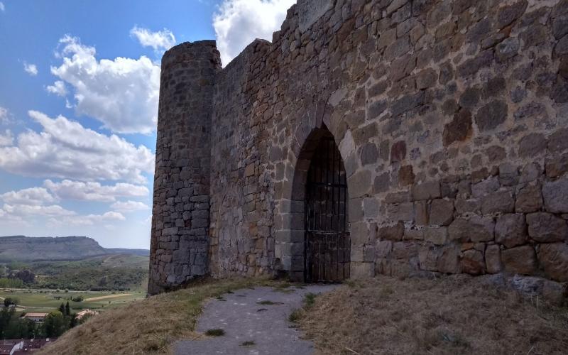 Vista de la puerta de acceso