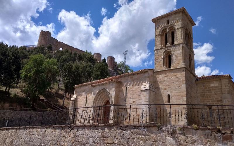 Ermita de Santa Cecilia junto al castillo