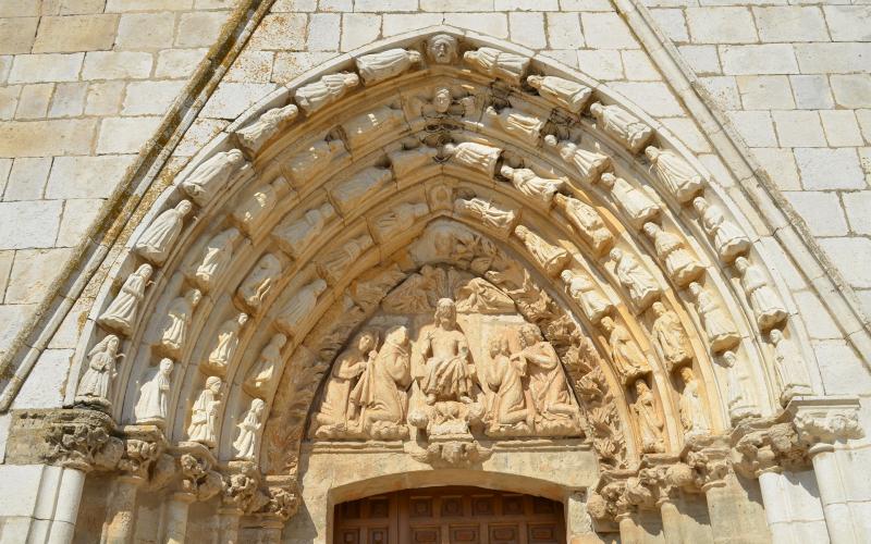 Detalle portada de la Iglesia de Santa Cecilia