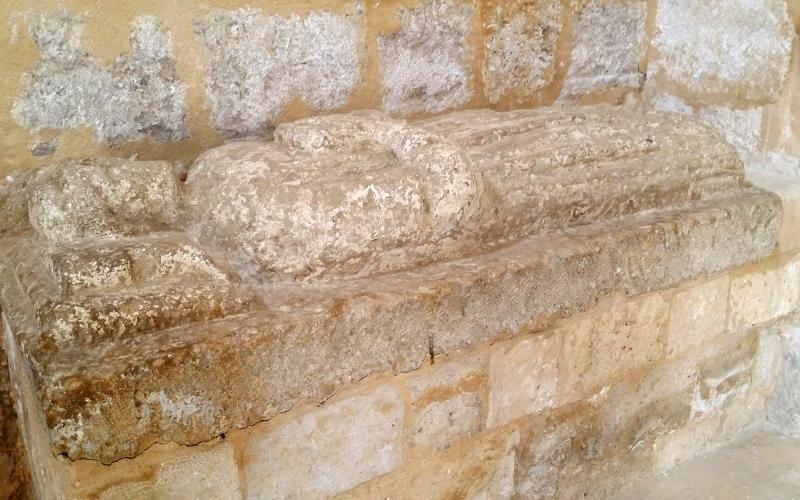 Detalle sepulcro de la Iglesia de Santa María 