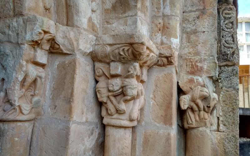 Capiteles figurados de la portada Iglesia Santa María la Real