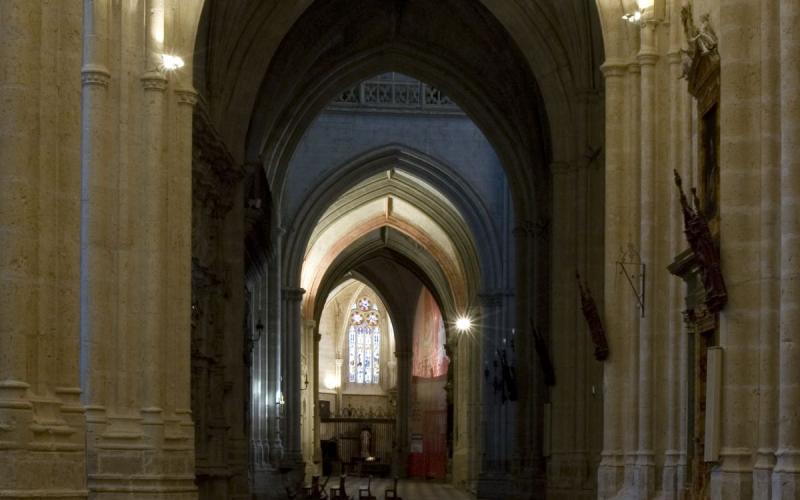 Interior de la nave lateral de la catedral de Palencia