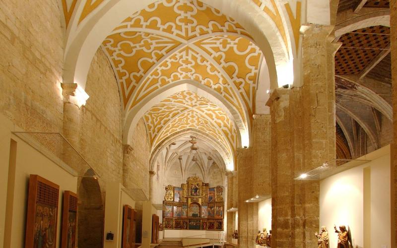 Interior de la iglesia museo de Santa María