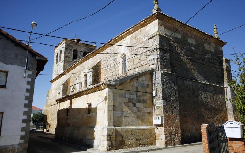 Fachada sur y ábside de la Iglesia de la Asunción, La Vid de Ojeda