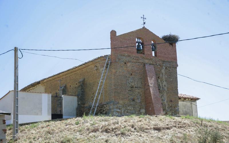 Vista espadaña iglesia