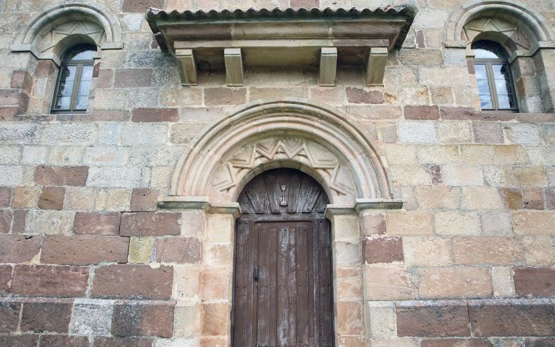 Iglesia Santiago Apóstol en Lastrilla Portada