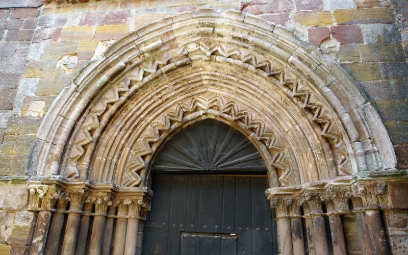 Portada del Monasterio Santa María de Mave