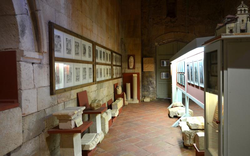 Interior de la Iglesia de Santa Eufemia 