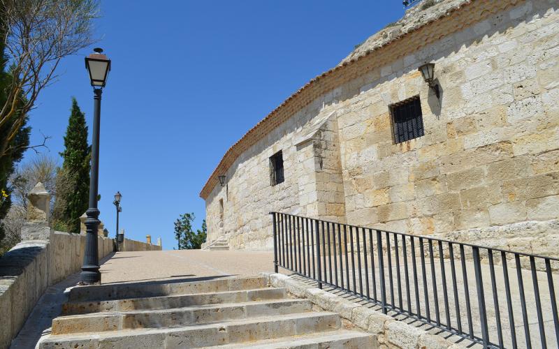 Acceso al Mirador del Cristo del Otero y al Centro de Interpretación de Victorio Macho