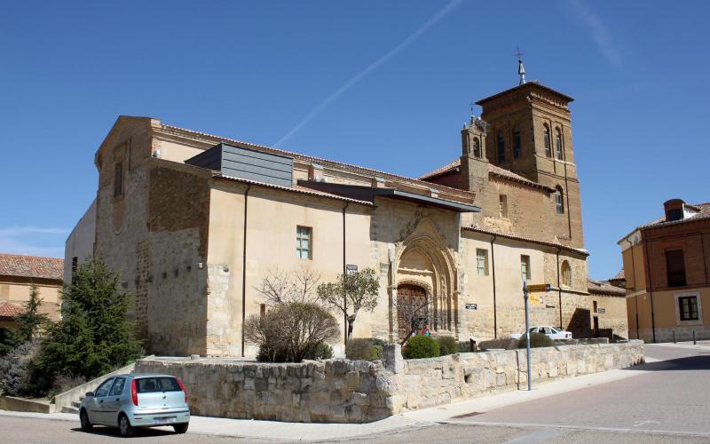 Exterior iglesia de San Martín. Centro de Interpretación de Tierra de Campos en Paredes de Nava