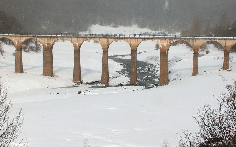 Viaducto del tren a su paso por Polentinos