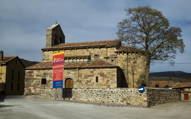 Exterior de la iglesia de Revilla de Santullán