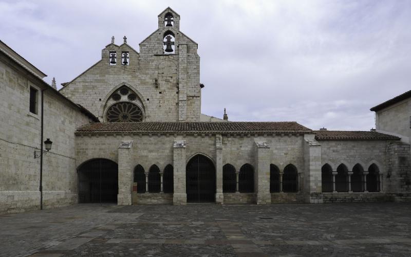 Galería del antiguo claustro y e Iglesia de San Francisco