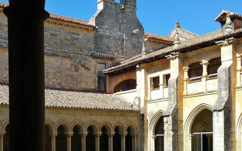 Claustro del Monasterio de San Andrés de Arroyo