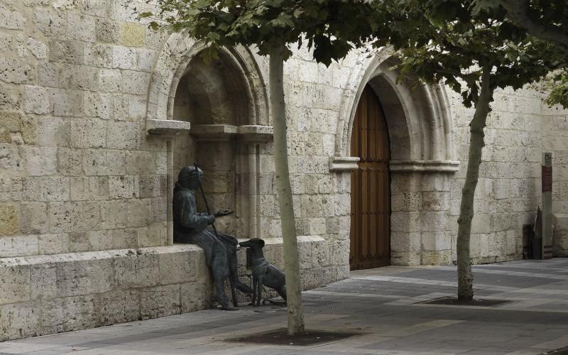 Portada principal de la iglesia de San Lázaro