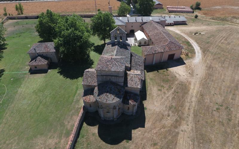 Iglesia de Santa Eufemia en Olmos de Ojeda foto aérea