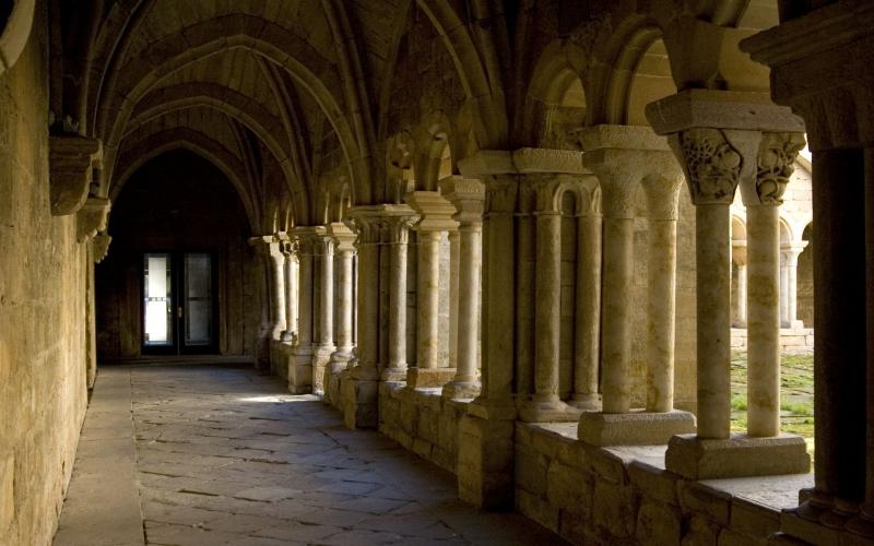 Columnas geminadas en el claustro