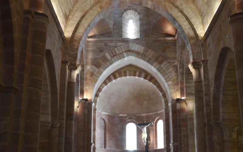 Interior de Santa María de Mave