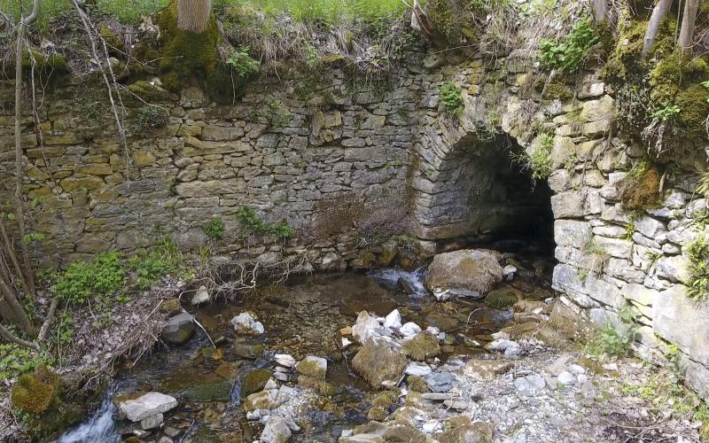 Puente sobre el arroyo San Román de Entrepeñas