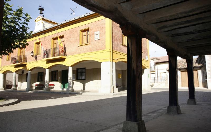 Calle porticada de Sotobañado y Ayuntamiento