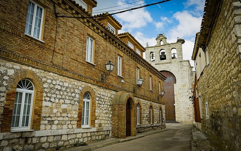 Acceso a la Iglesia de San Miguel 