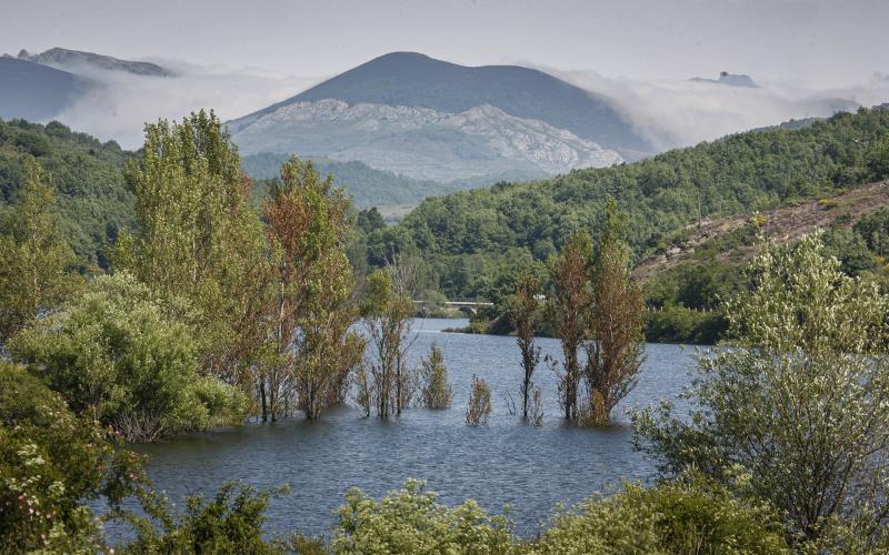 Panorámica de Vañes, embalse