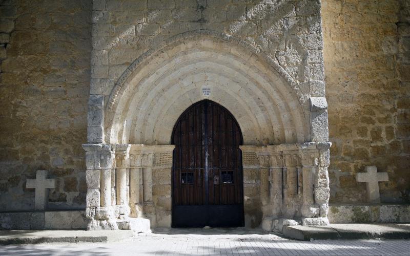 Portada de la Ermita de la Virgen del Olmo