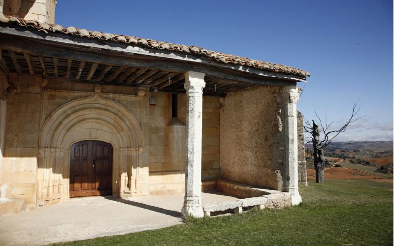 Pórtico Ermita de la Virgen del Rebollar en Vega de Bur