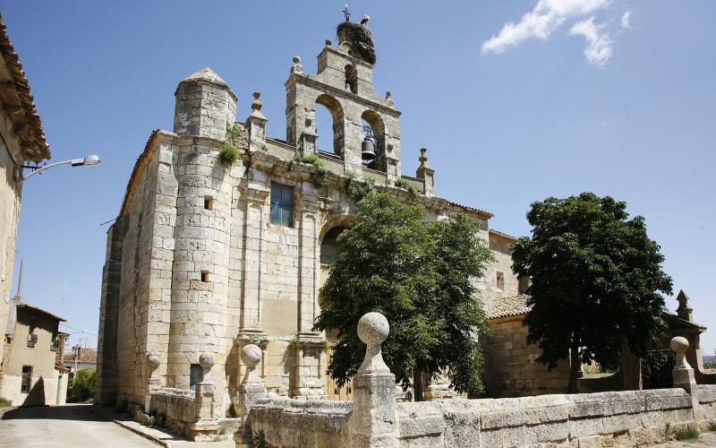 Fachada poniente de la iglesia de Santa Eufemia en Villalaco